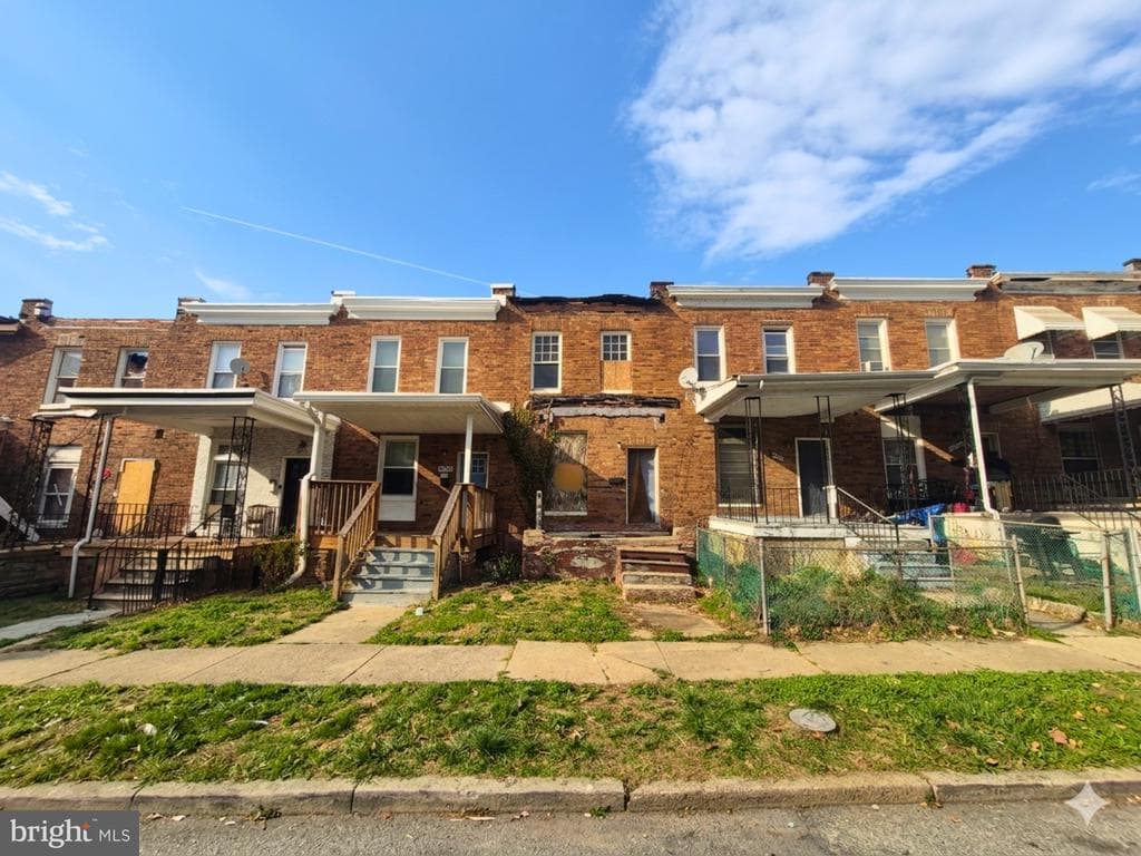 3010 Rayner Avenue photo 1