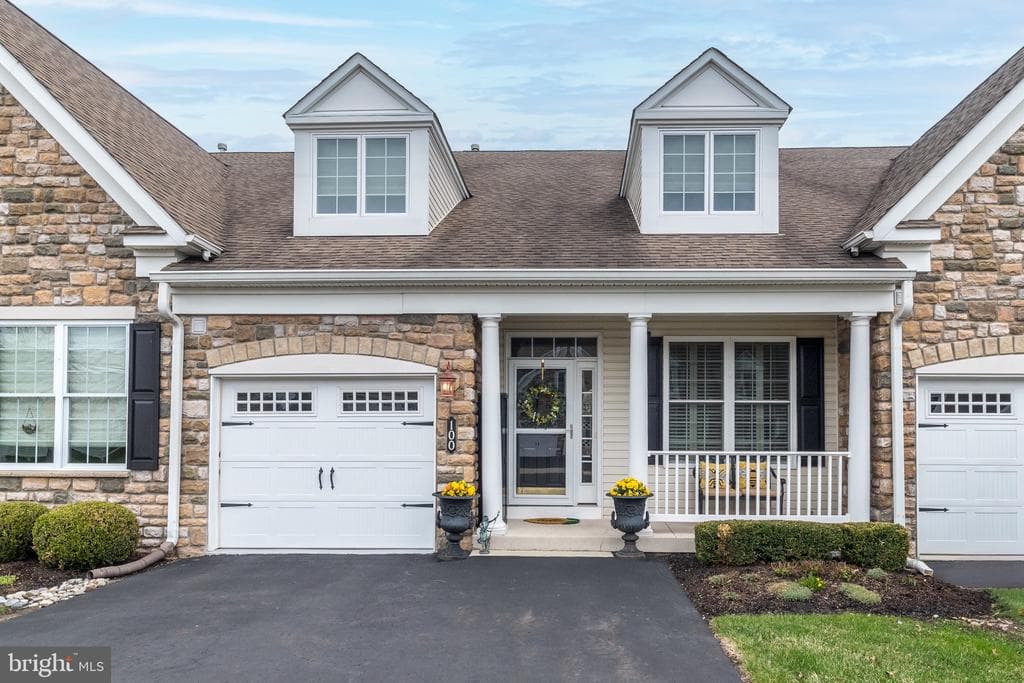 100 Reagan Drive photo 1