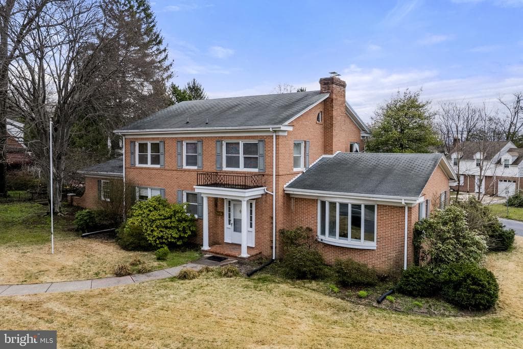 2301 Edgewood Road photo 1