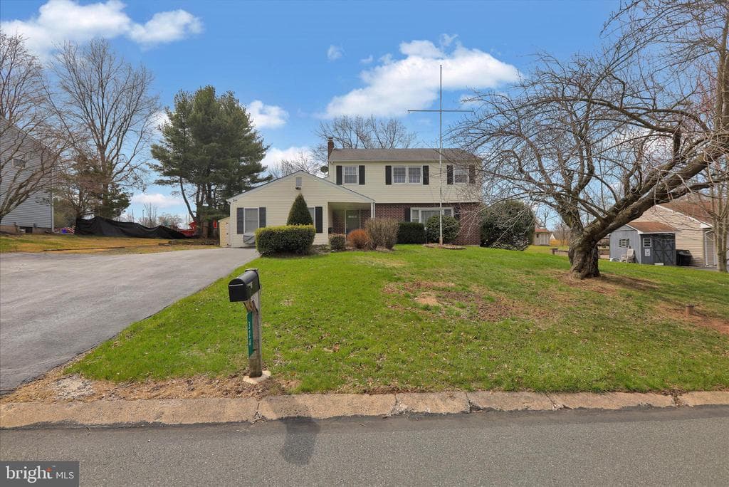 324 Bow Lane photo 1