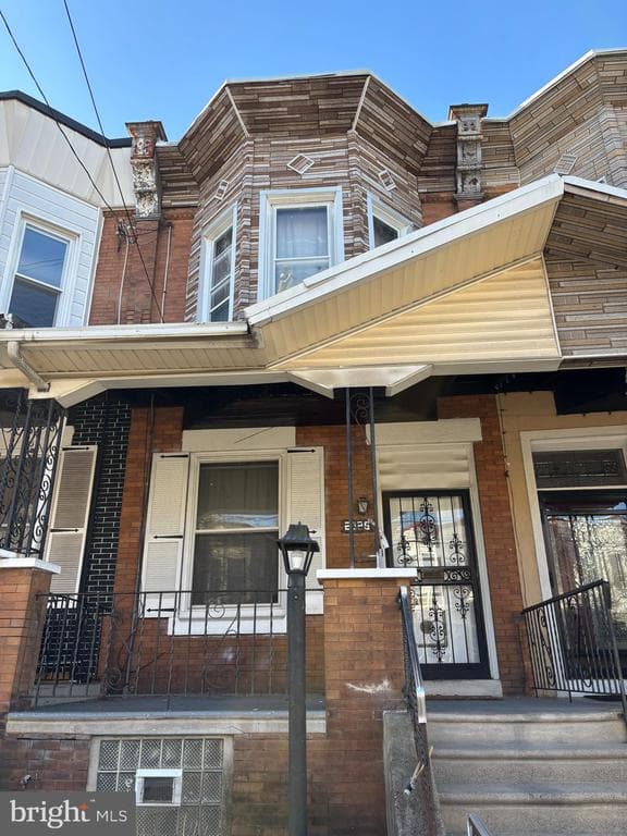 2328 W Cumberland Street photo 1