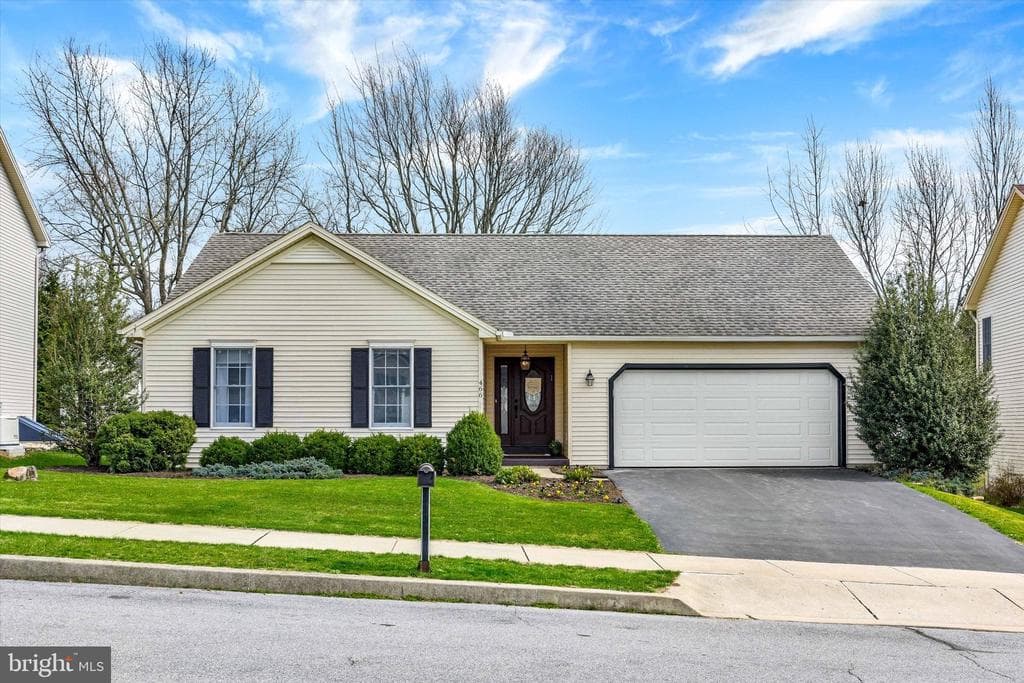466 Chestnut Way photo 1