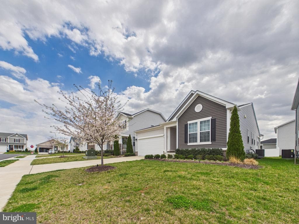 105 Lenore Lane photo 1