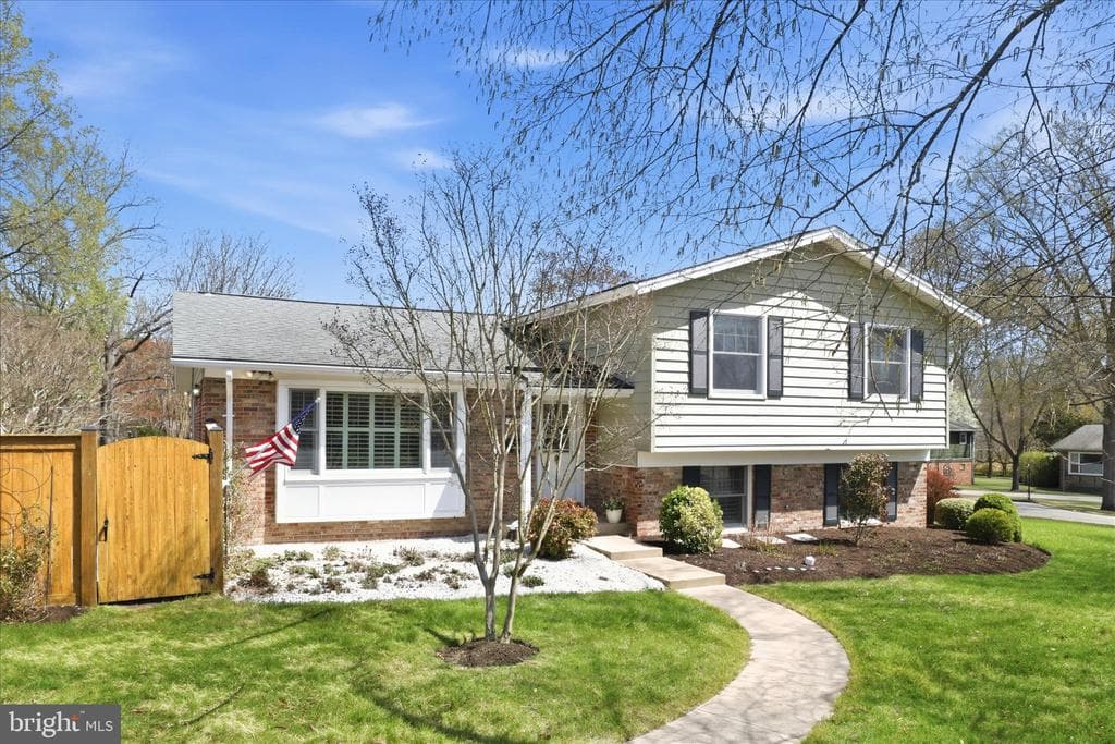 2407 Candlewood Drive photo 1