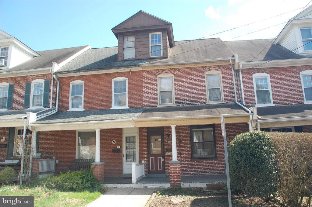 76 Hillside Avenue photo 1