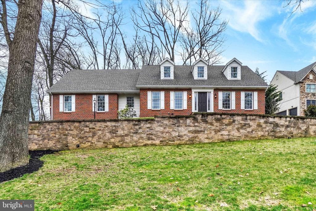 106 Crestlyn photo 1