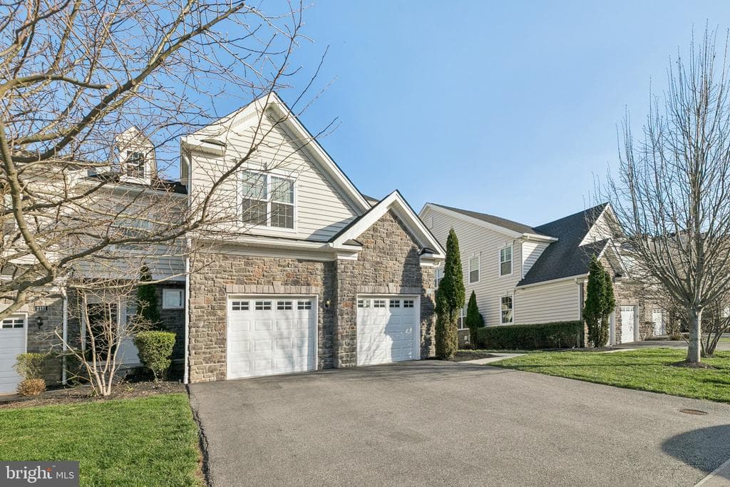 2133 Julia Drive photo 1