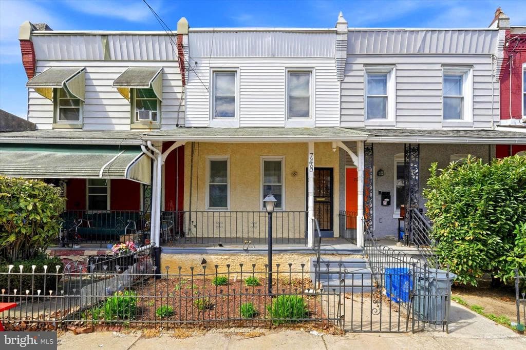 748 N Holly Street photo 1