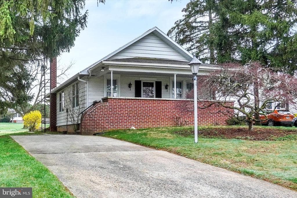 26 Oak Street photo 1