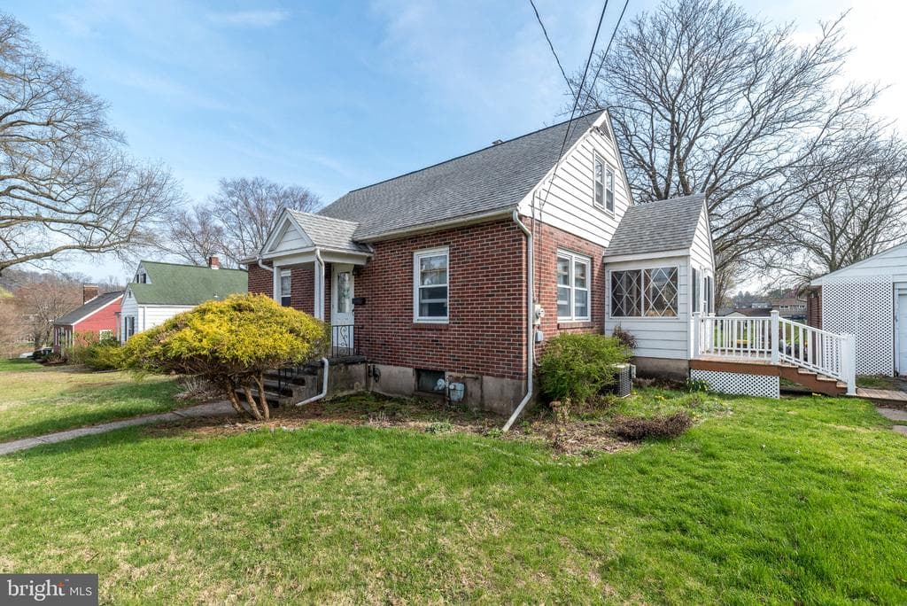 520 Thomas Street photo 1