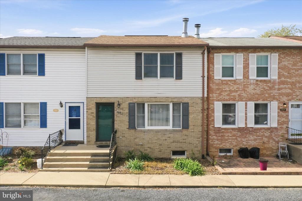 906 Hilltop Drive photo 1