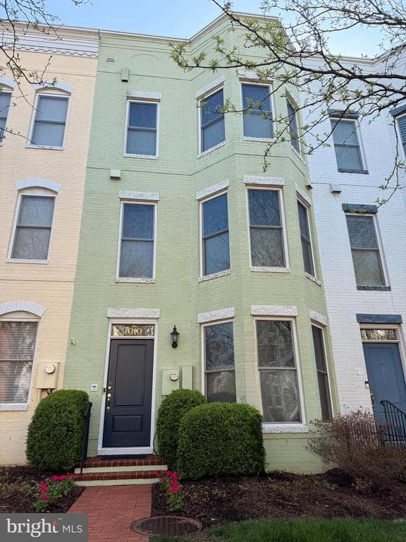 1010 4th Street SE photo 1