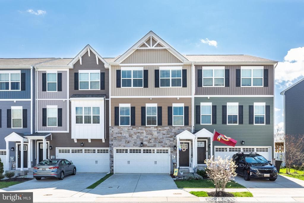 2723 Town View Circle photo 1