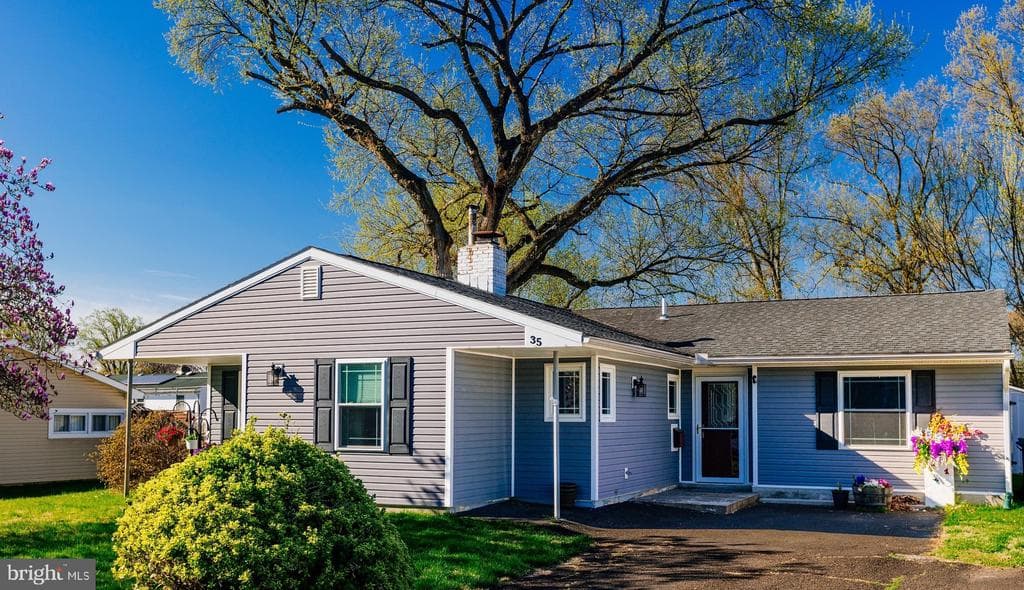35 Mimosa Lane photo 1