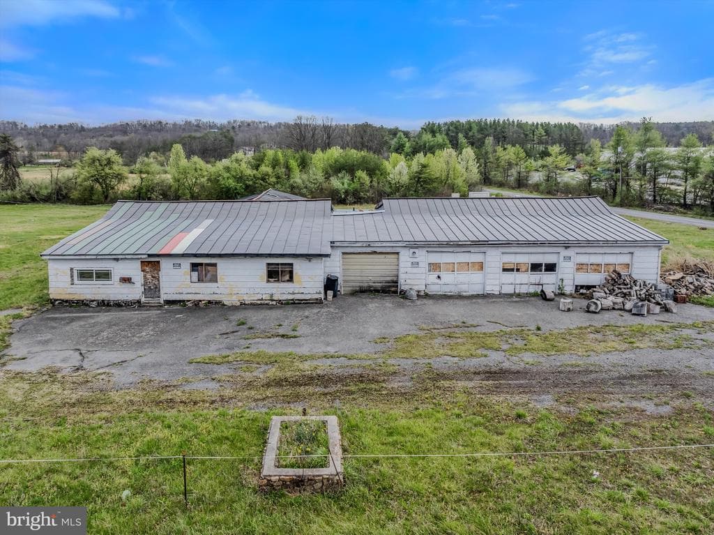 11249 Valley Road photo 1