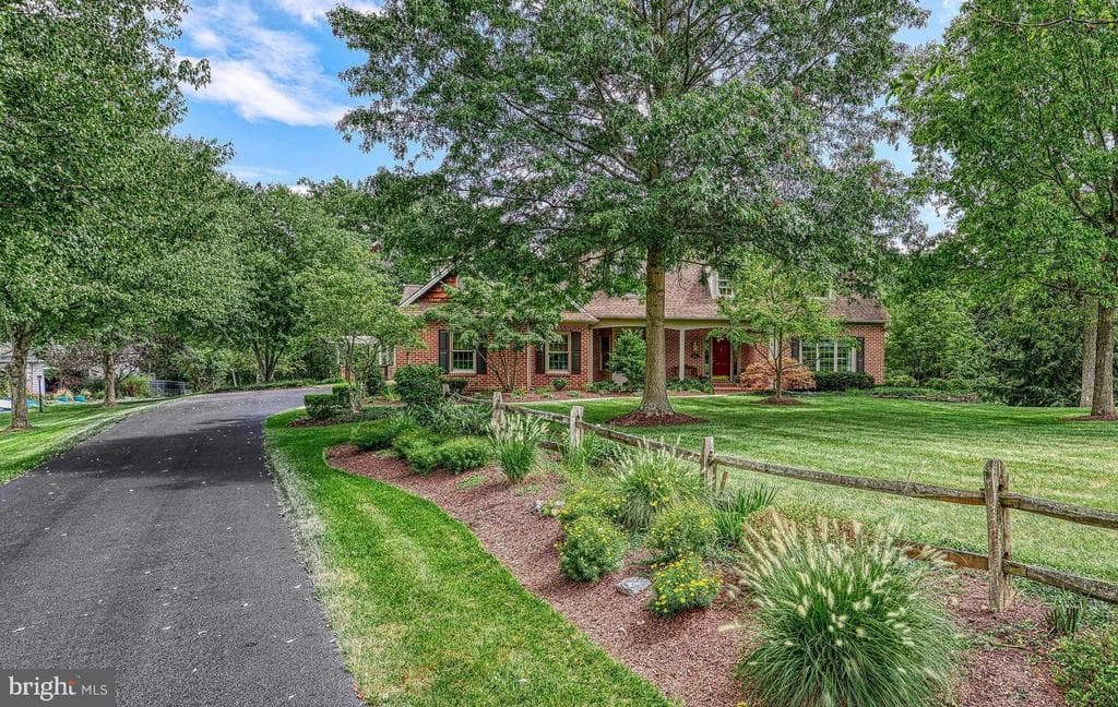 102 Wheatland Road photo 1