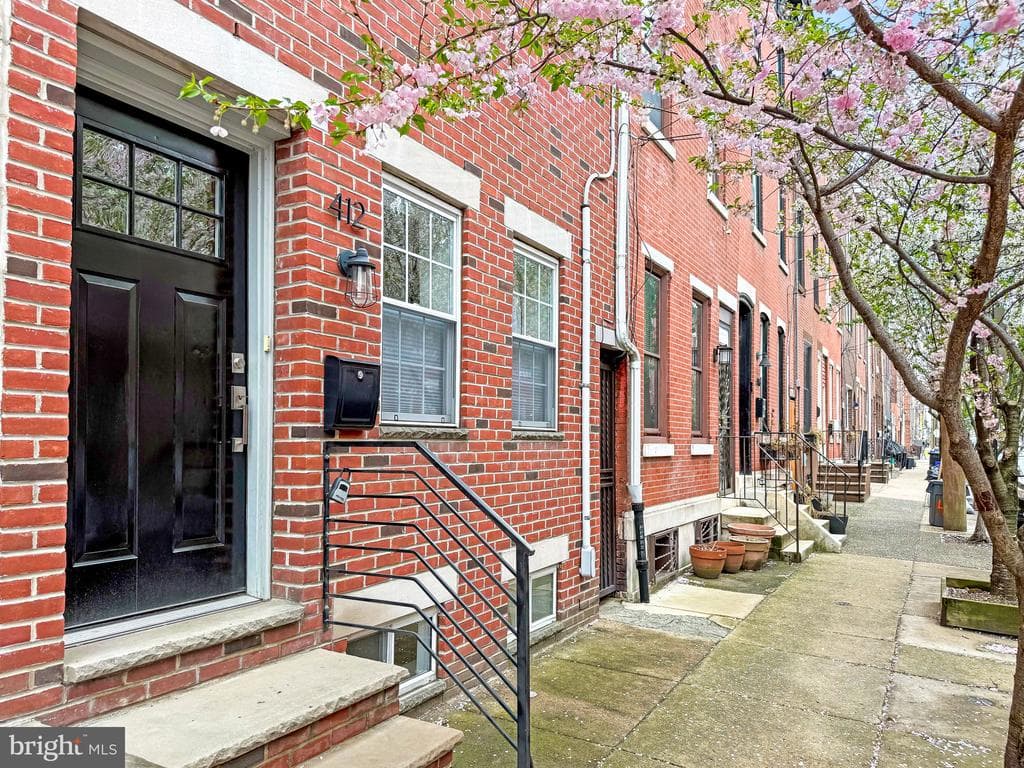 412 Dickinson Street photo 1