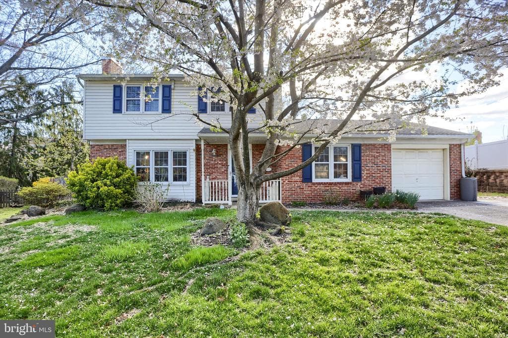 437 Appletree Road photo 1