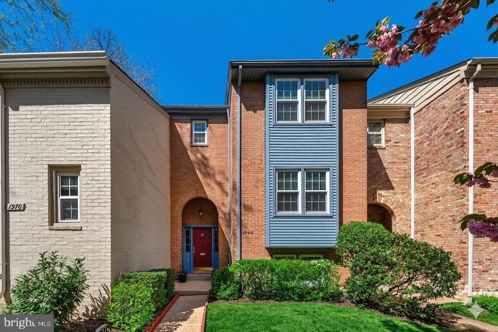 1968 Hopewood Drive photo 1
