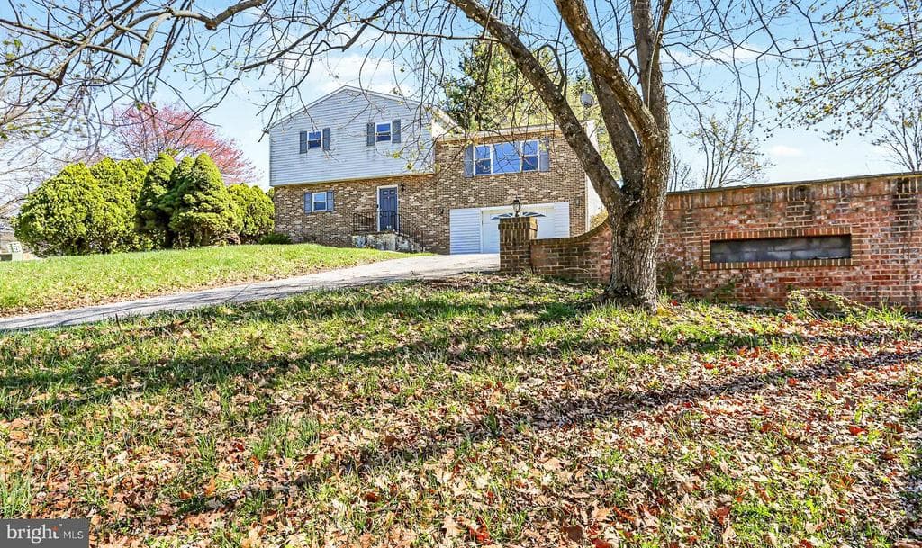 100 Hemlock Lane photo 1