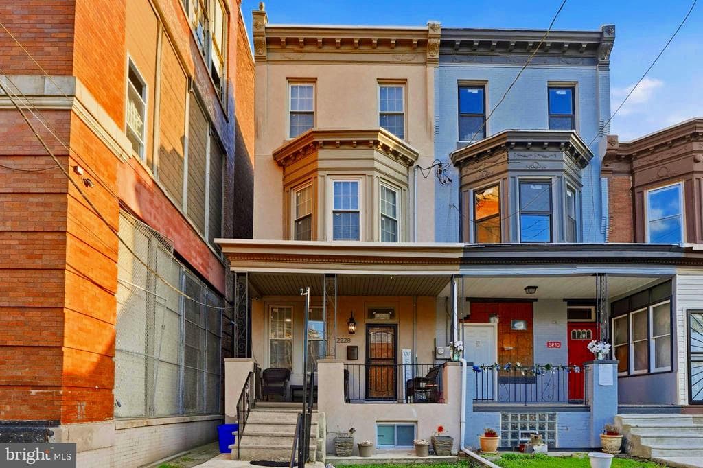 2228 W Ontario Street photo 1