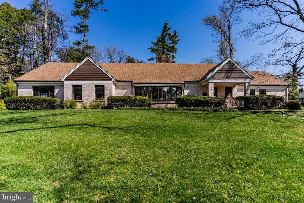 2301 Valley Road photo 1