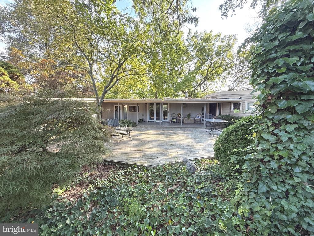 4300 Meadowcrest Road photo 1