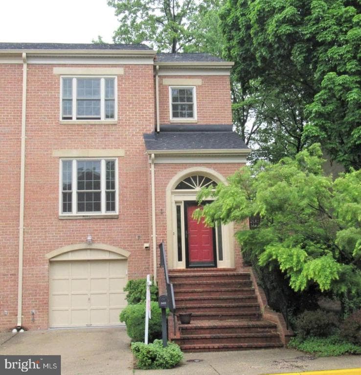 1433 Mclean Mews Court photo 1