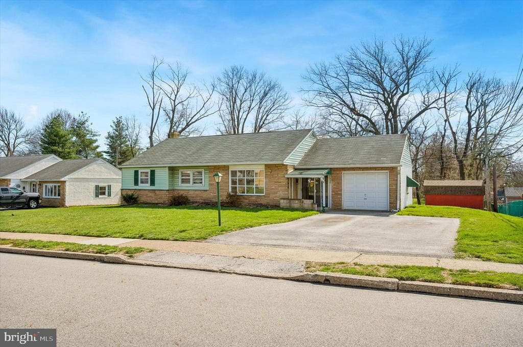 425 Pastell Lane photo 1
