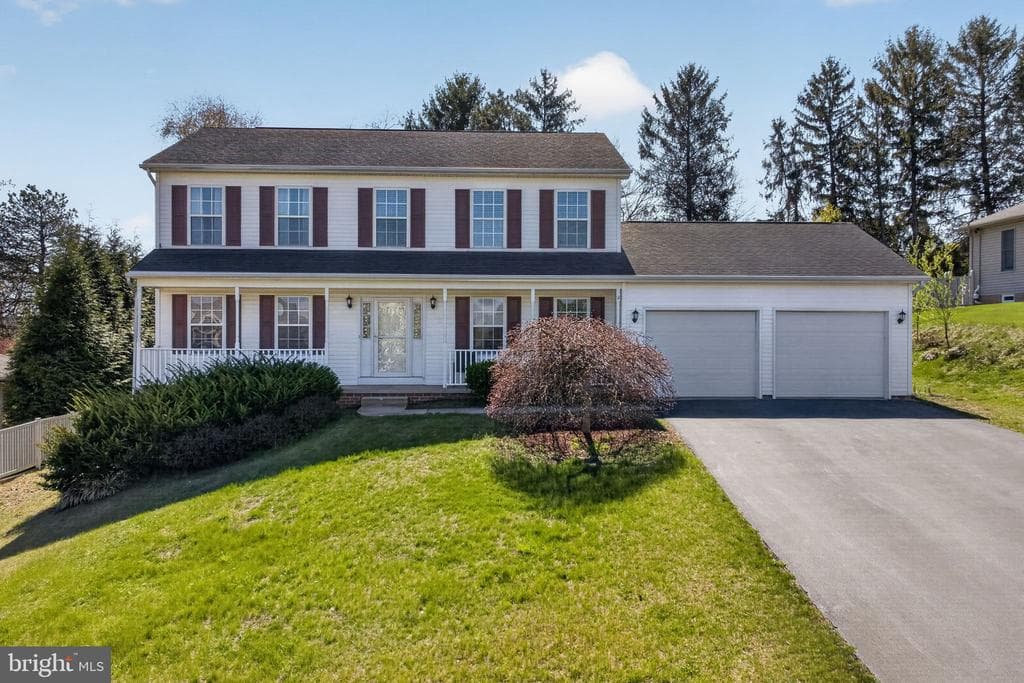 212 Sunset Circle photo 1
