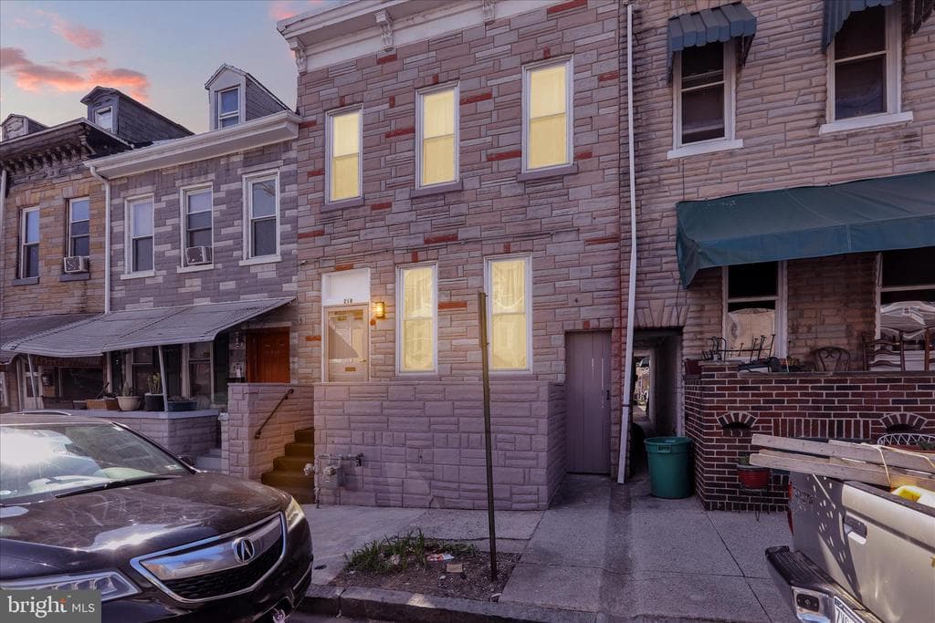218 N Front Street photo 1