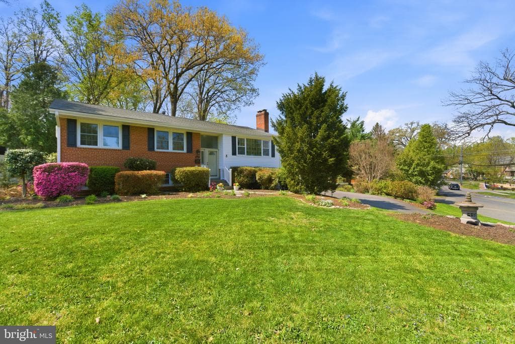 6535 Old Chesterbrook Road photo 1