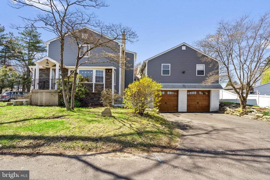 4564 Oak Avenue photo 1