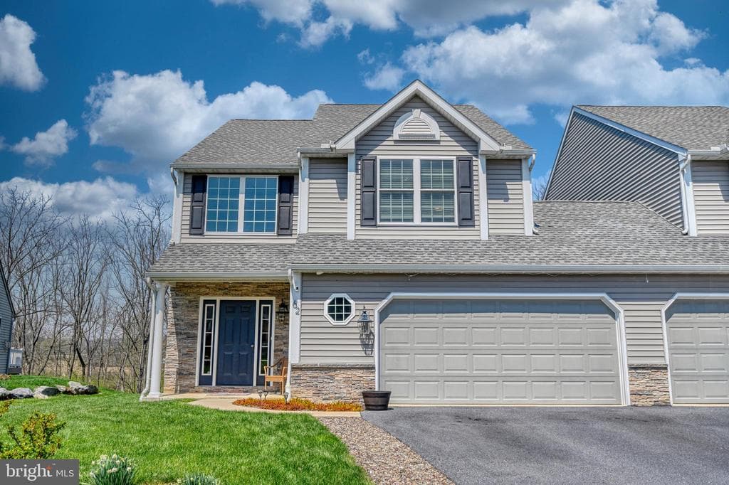 62 Regina Drive photo 1