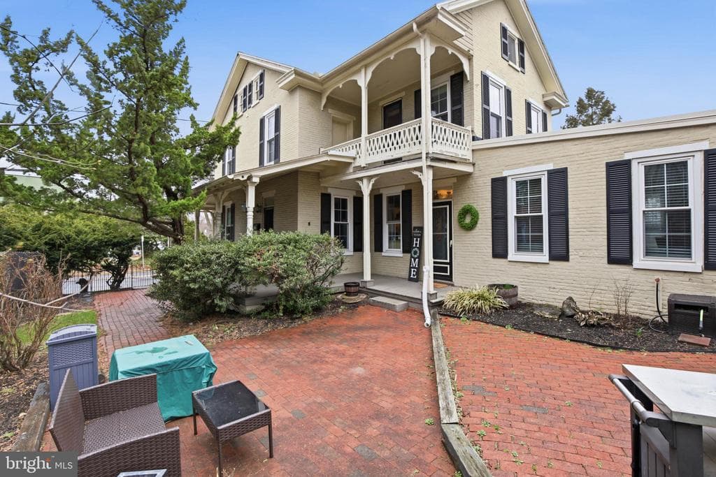 334 E High Street photo 1