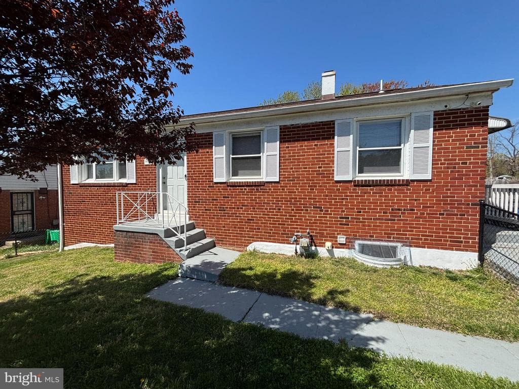 9906 Lanham Severn Road photo 1