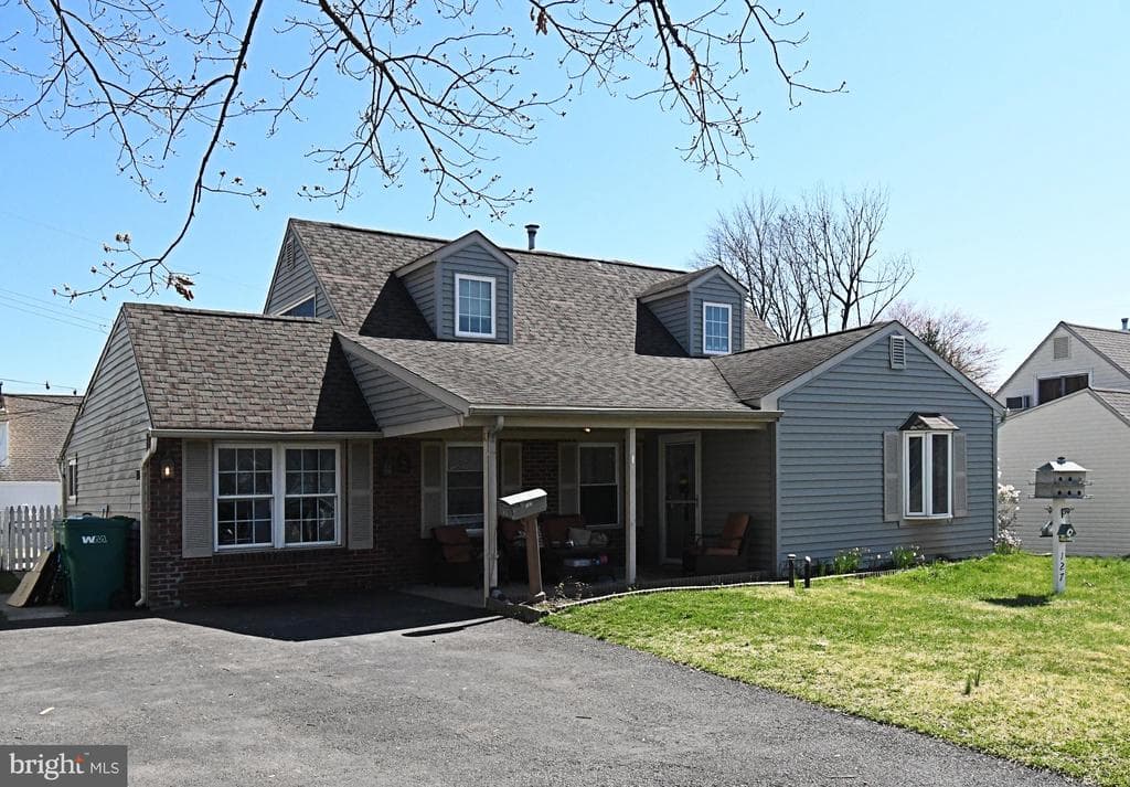 127 Hedge Road photo 1