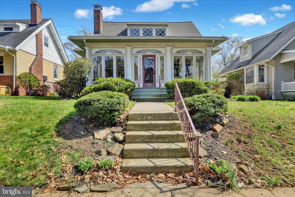 1424 Girard photo 1