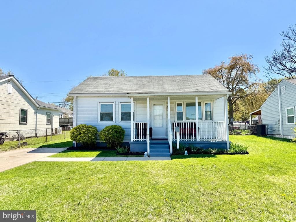 557 Compass Road photo 1