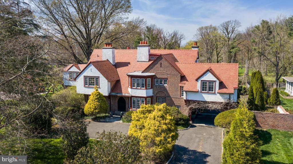 764 Mount Moro Road, Villanova