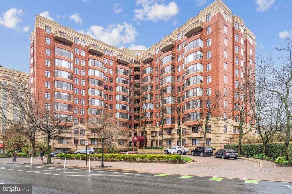 2400 Clarendon Boulevard #103 photo 1