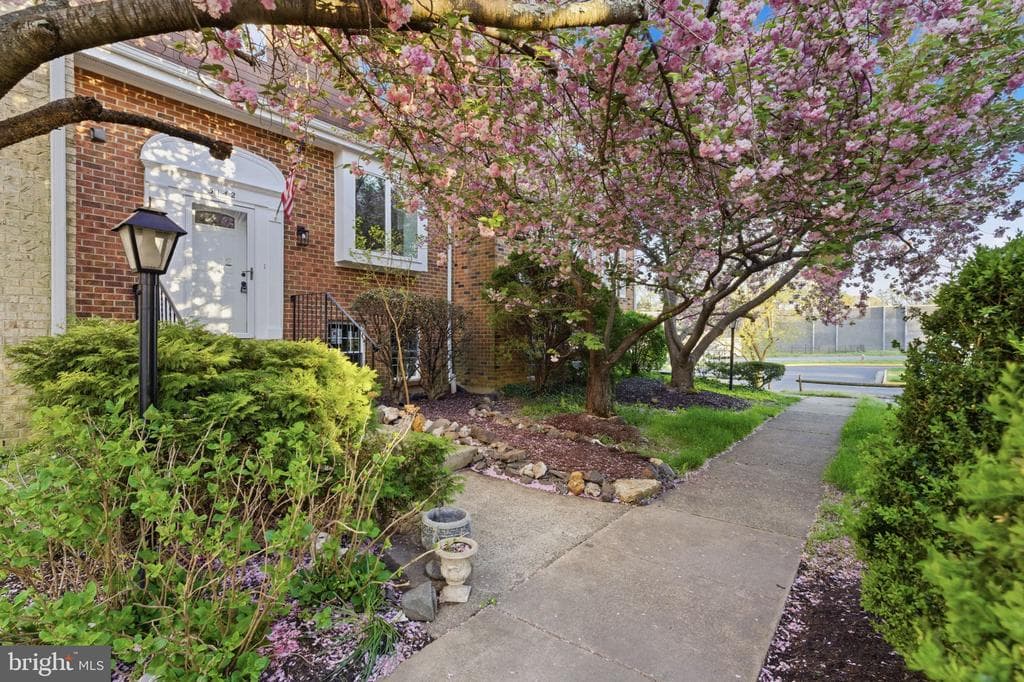 3142 Valentino Court photo 1
