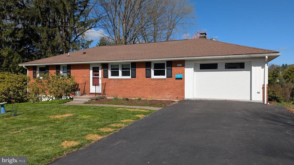221 Ellen Avenue photo 1