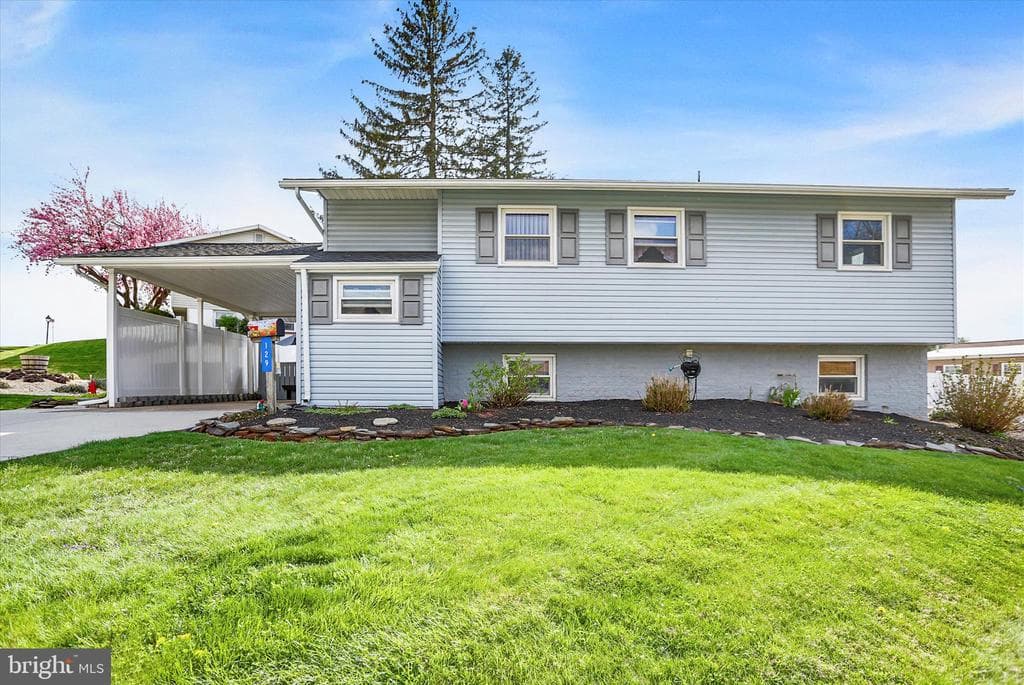 129 Shirley Drive photo 1
