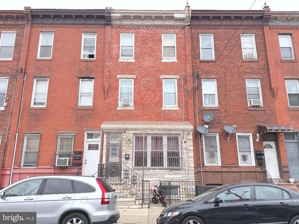 733 Jackson Street photo 1