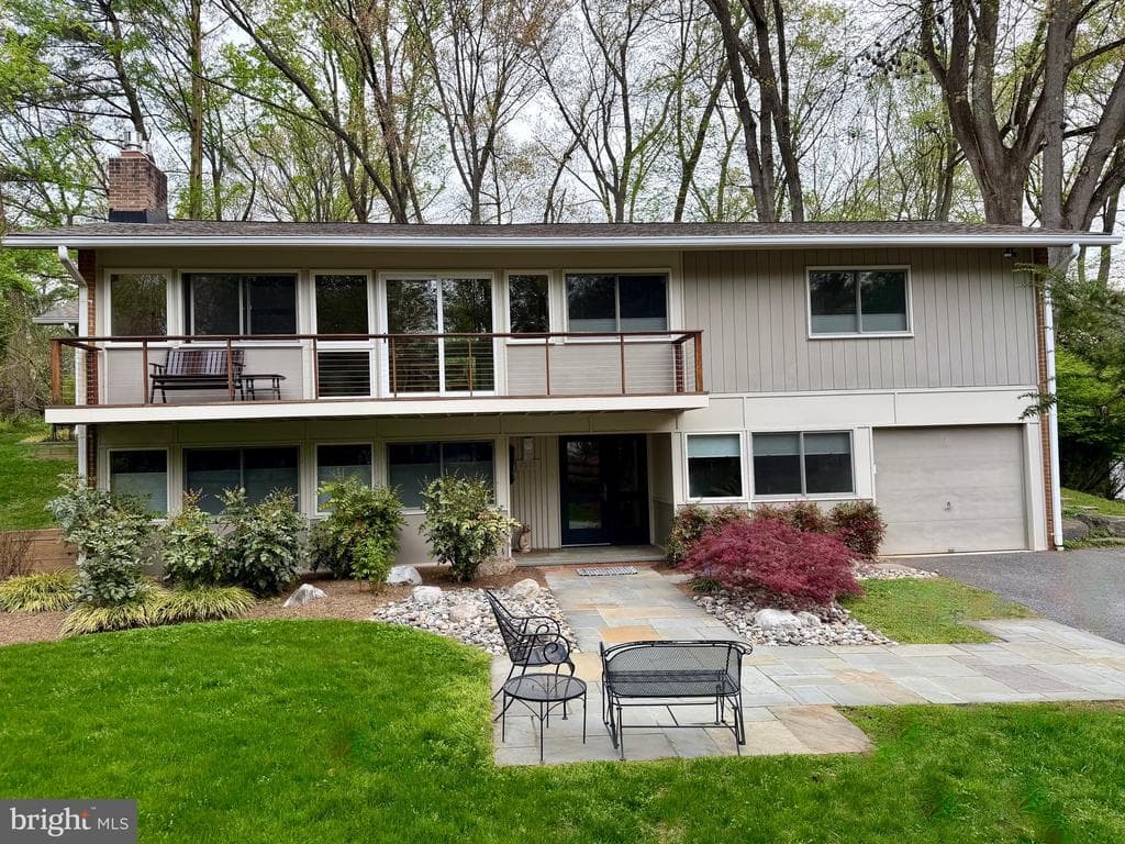 8213 Stone Trail Drive photo 1