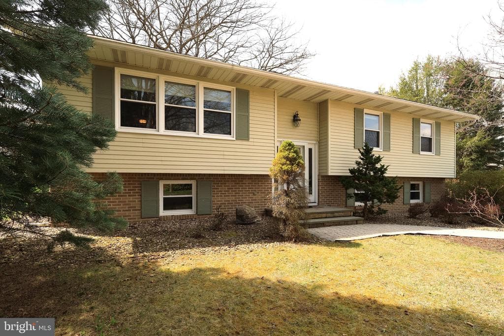 915 Bayberry Drive photo 1