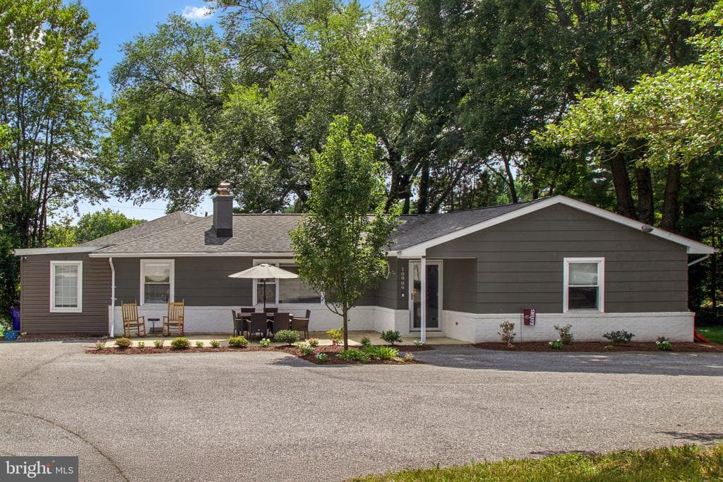 10009 Frederick Road photo 1