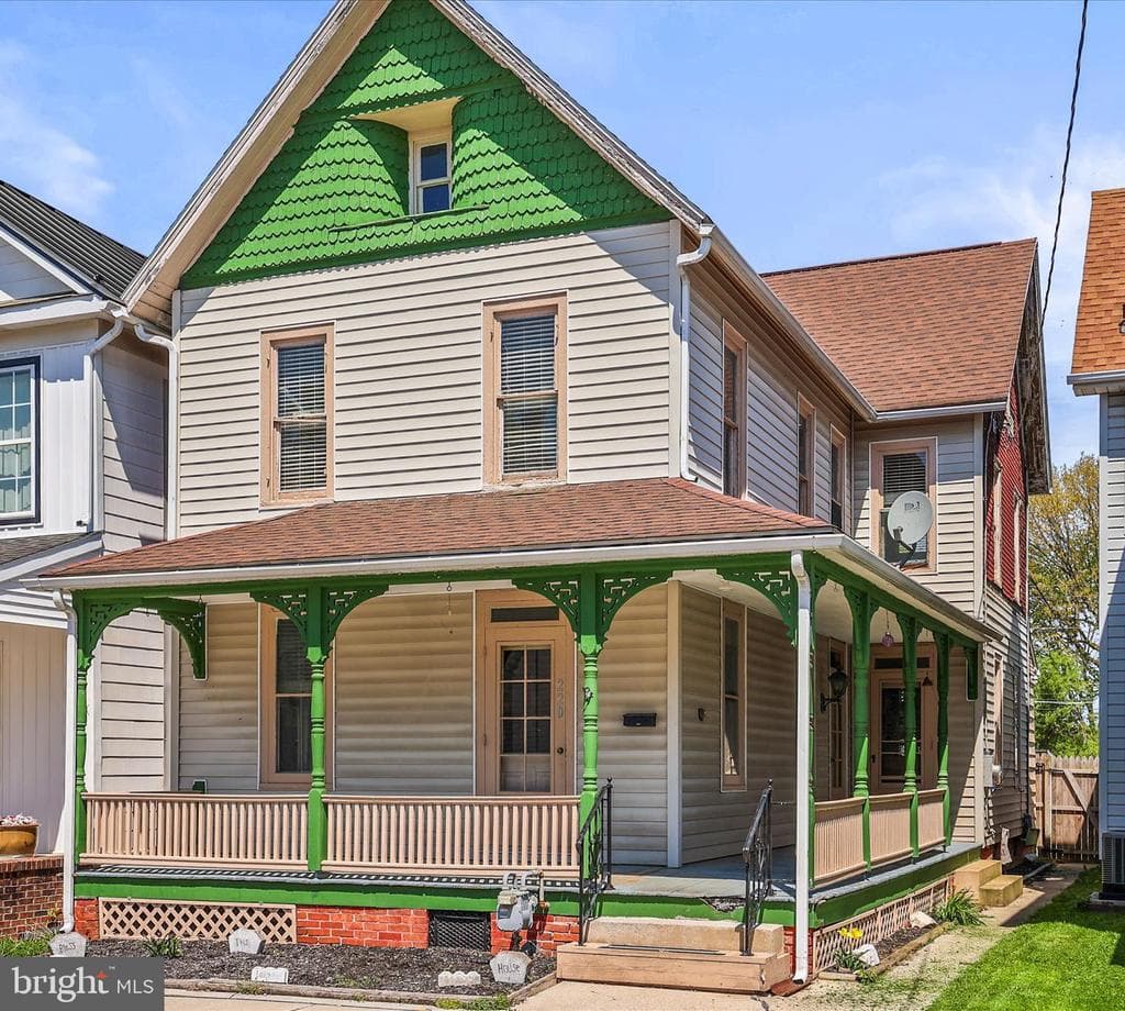 220 Locust Street photo 1
