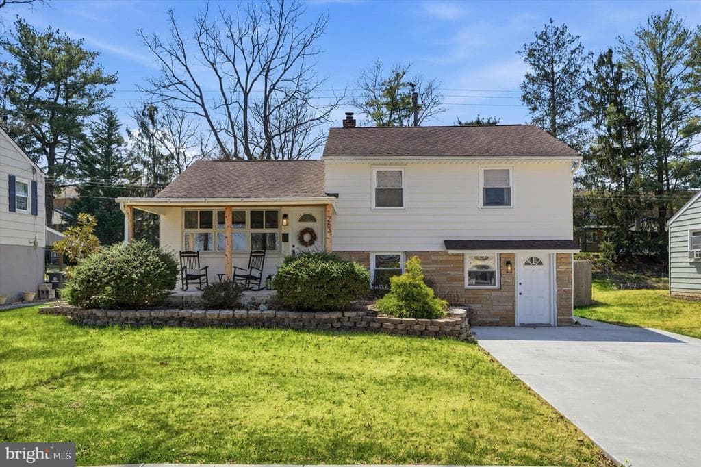 1263 Tyler Avenue photo 1